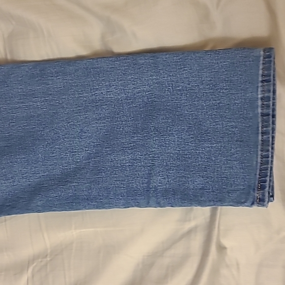 Levi's Light Wash Denim - Picture 10 of 13